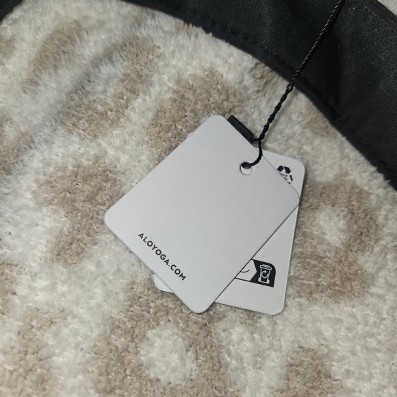 ALO Yoga Black Tote Bag - Picture 4 of 6